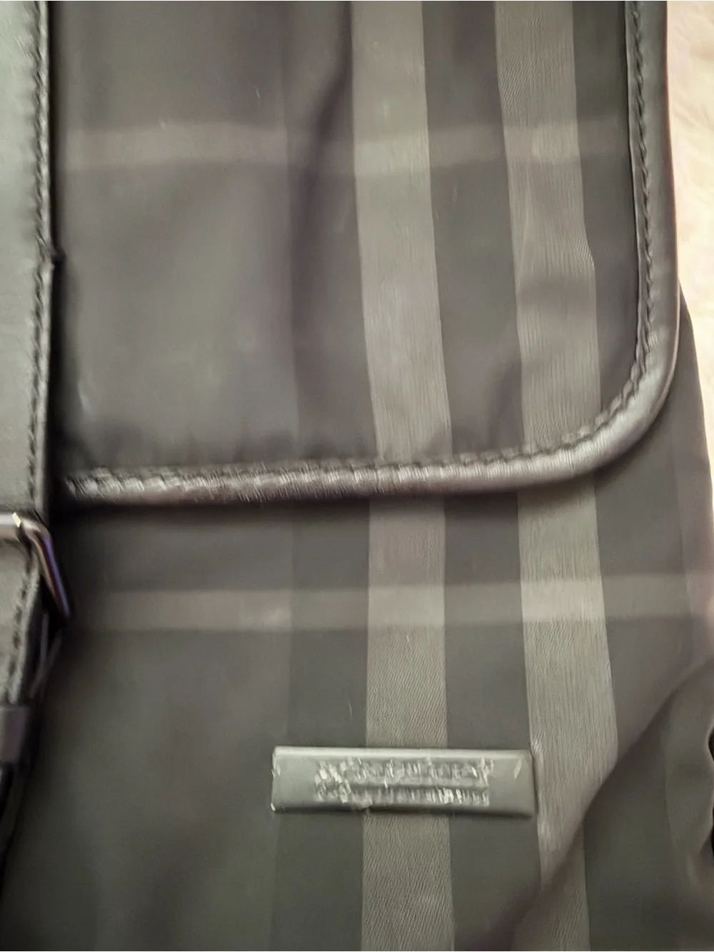 Burberry stylish messenger